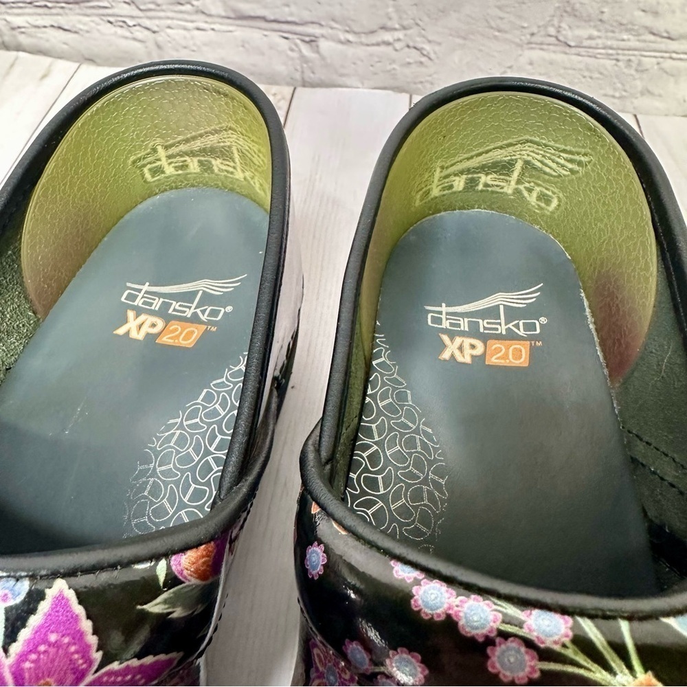 Dansko XP 2.0 Paisley Floral Patent - Picture 5 of 14